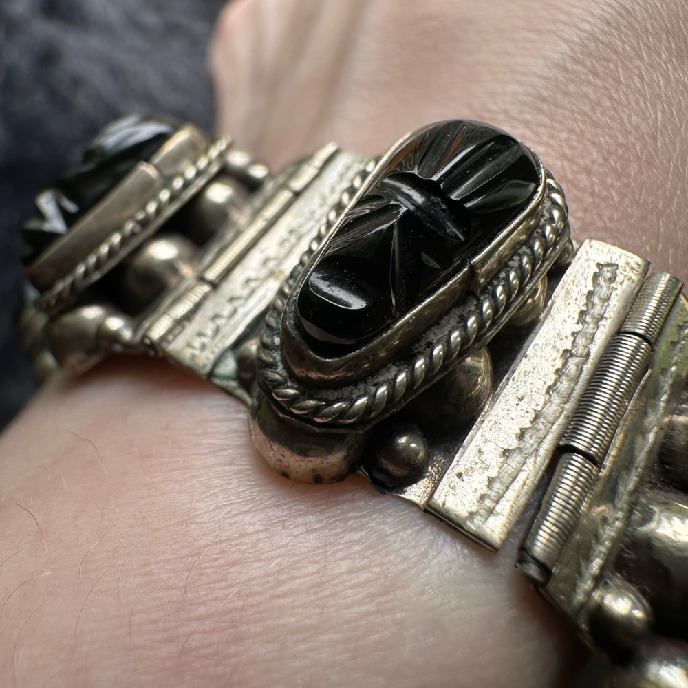 Vintage stone carved alpaca silver link bracelet - Picture 5 of 6